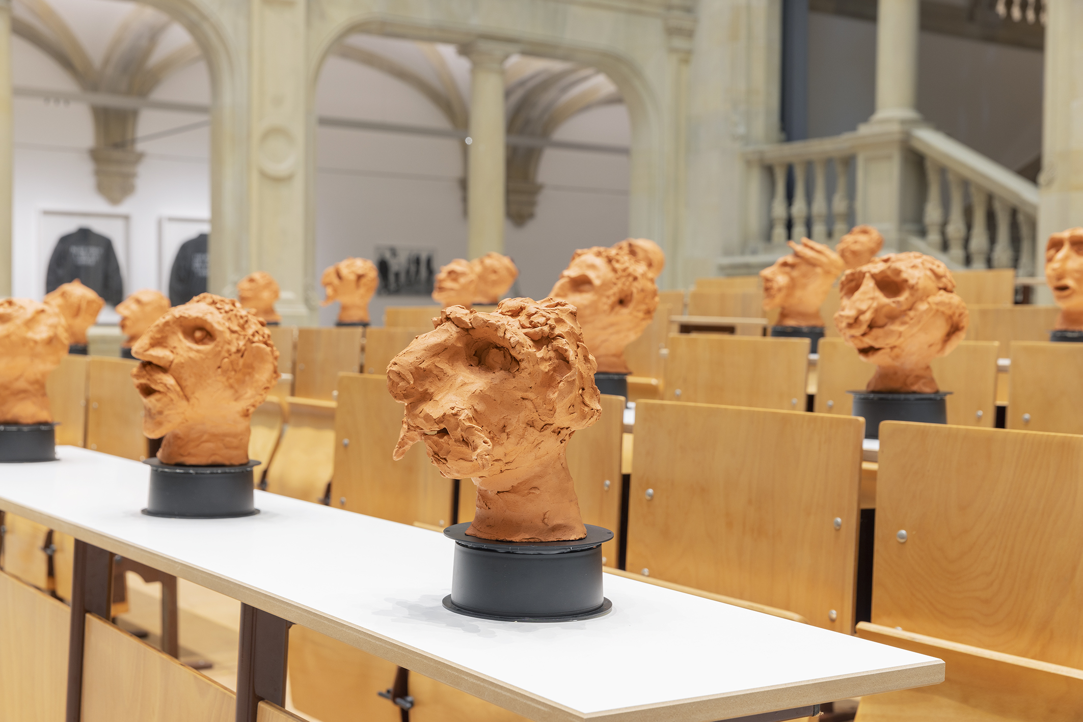 Banner für Ausstellung "Esra Ersen: A Possible History"