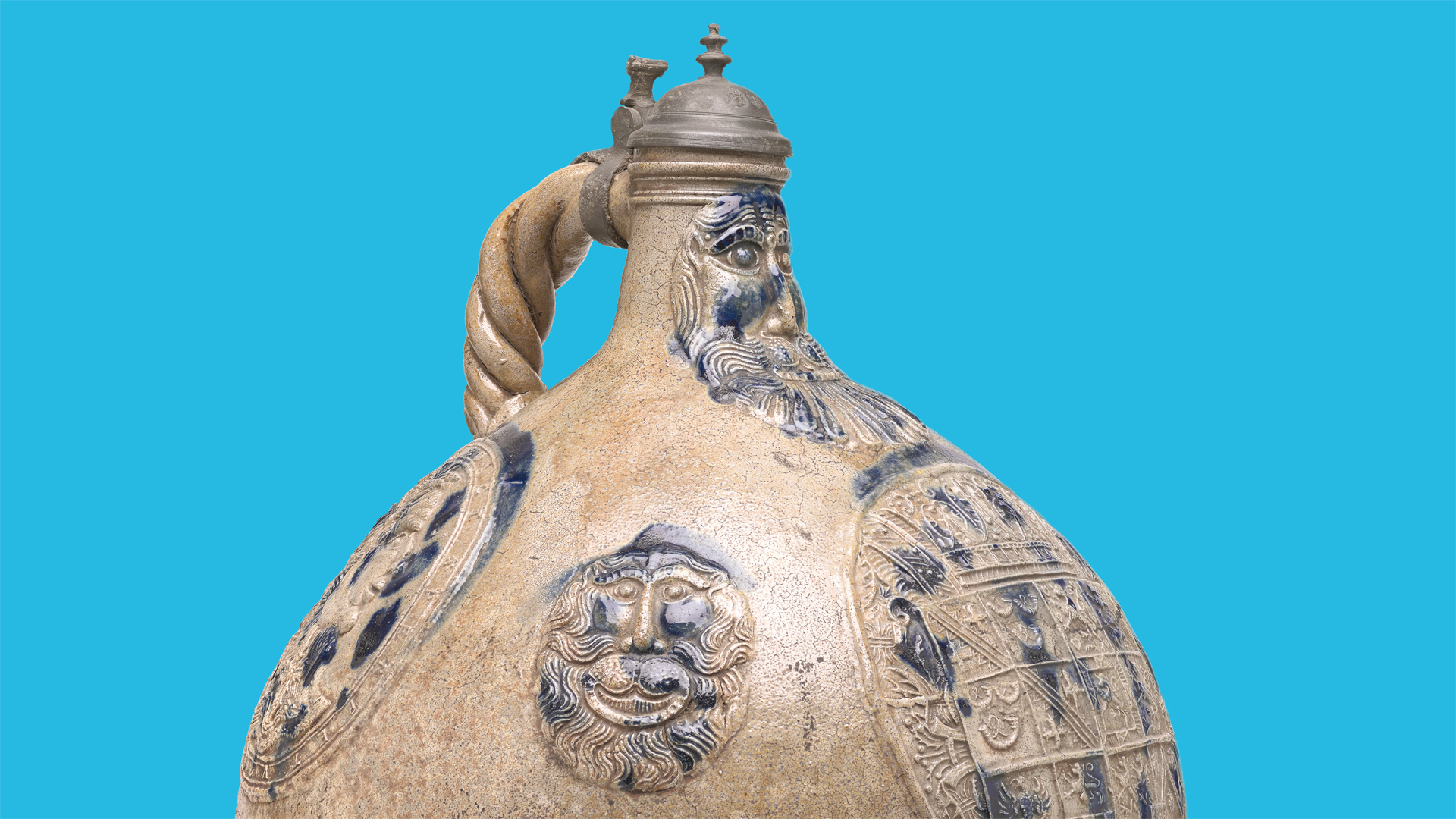 Braun-Blauer Bartmannkrug auf blauem Grund