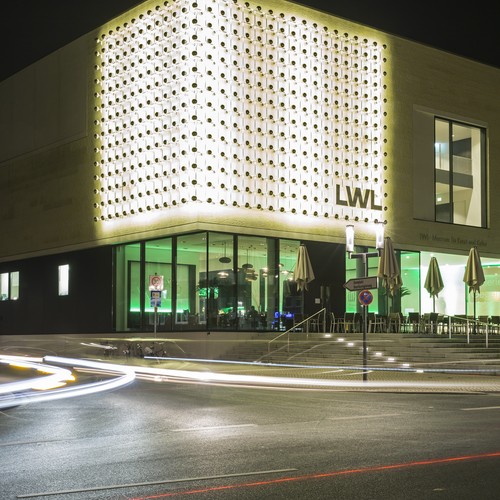 Lichter an der Außenfassade des LWL-Museums.