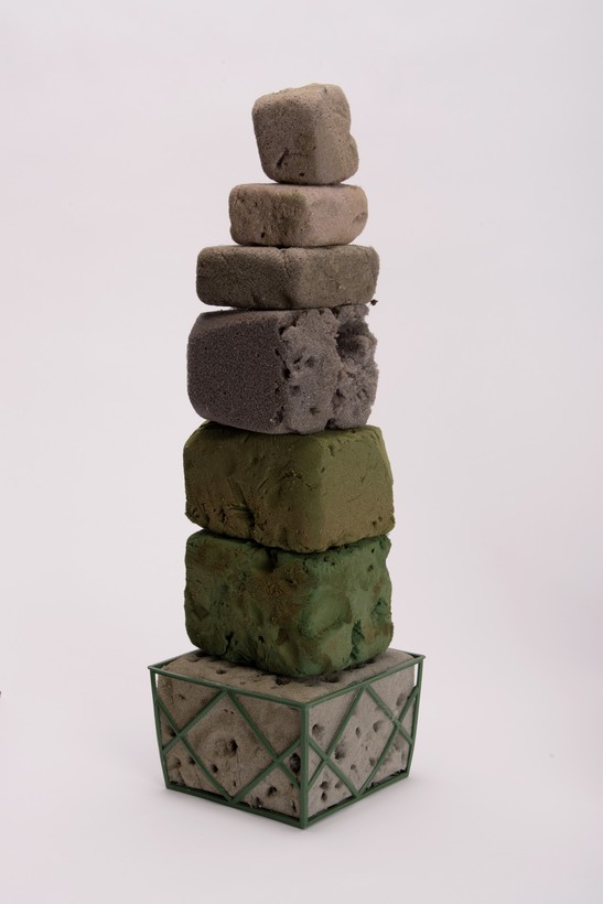 Meike Schulze Hobeling Turm 2019. Ein Steinhaufen aufeinander. Meike Schulze Hobeling Turm 2019. Ein Steinhaufen aufeinander.