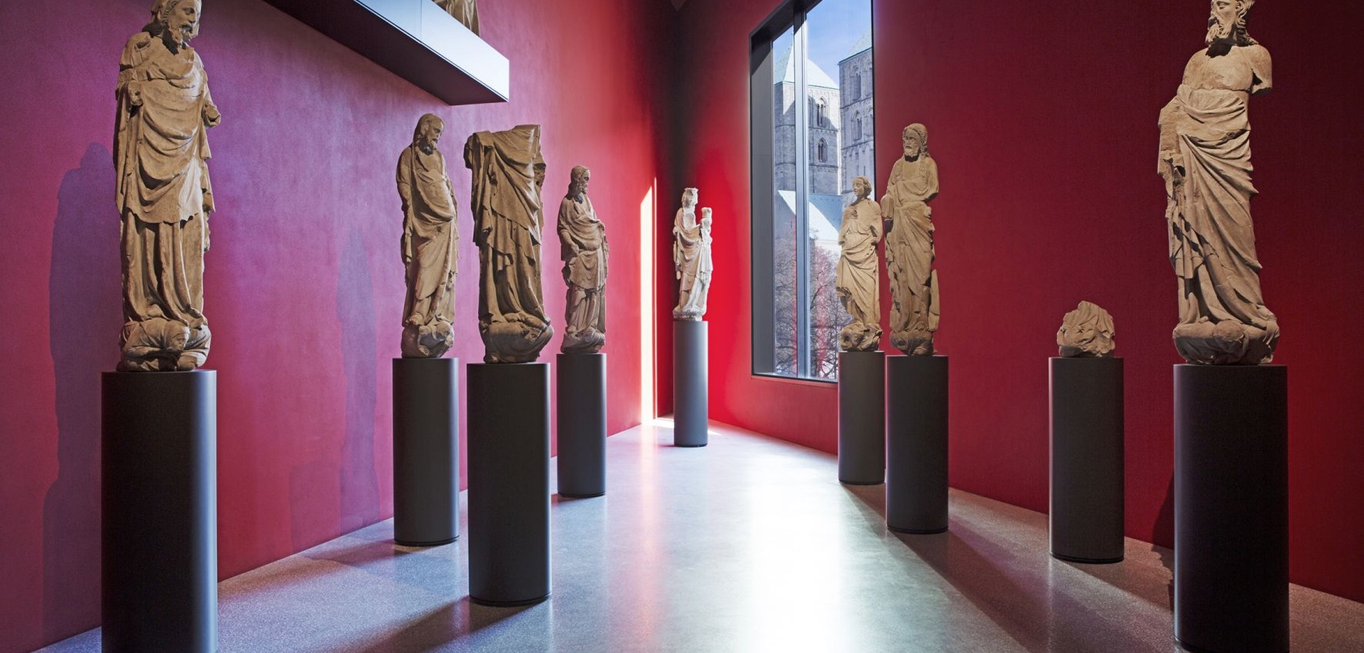 Medieval sculptures stand at the top of the LWL-Museums für Kunst und Kultur.