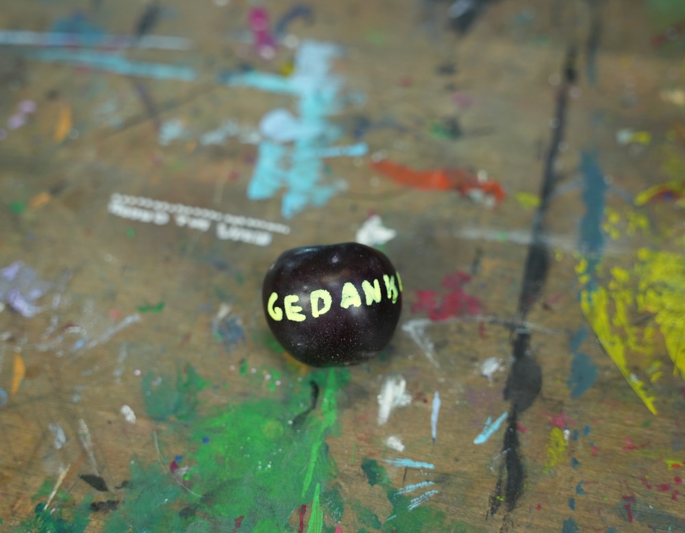 Beschriftete Pflaume