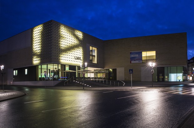 Platzhalterbild Ansicht des Museums bei Nacht Platzhalterbild Ansicht des Museums bei Nacht