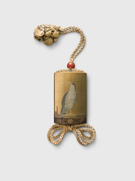 Inrō, auf dem ein Jagdfalke abgebildet ist.