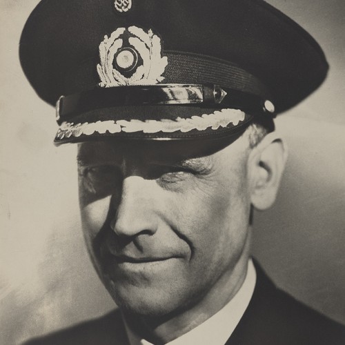 NS-Offizier in Uniform