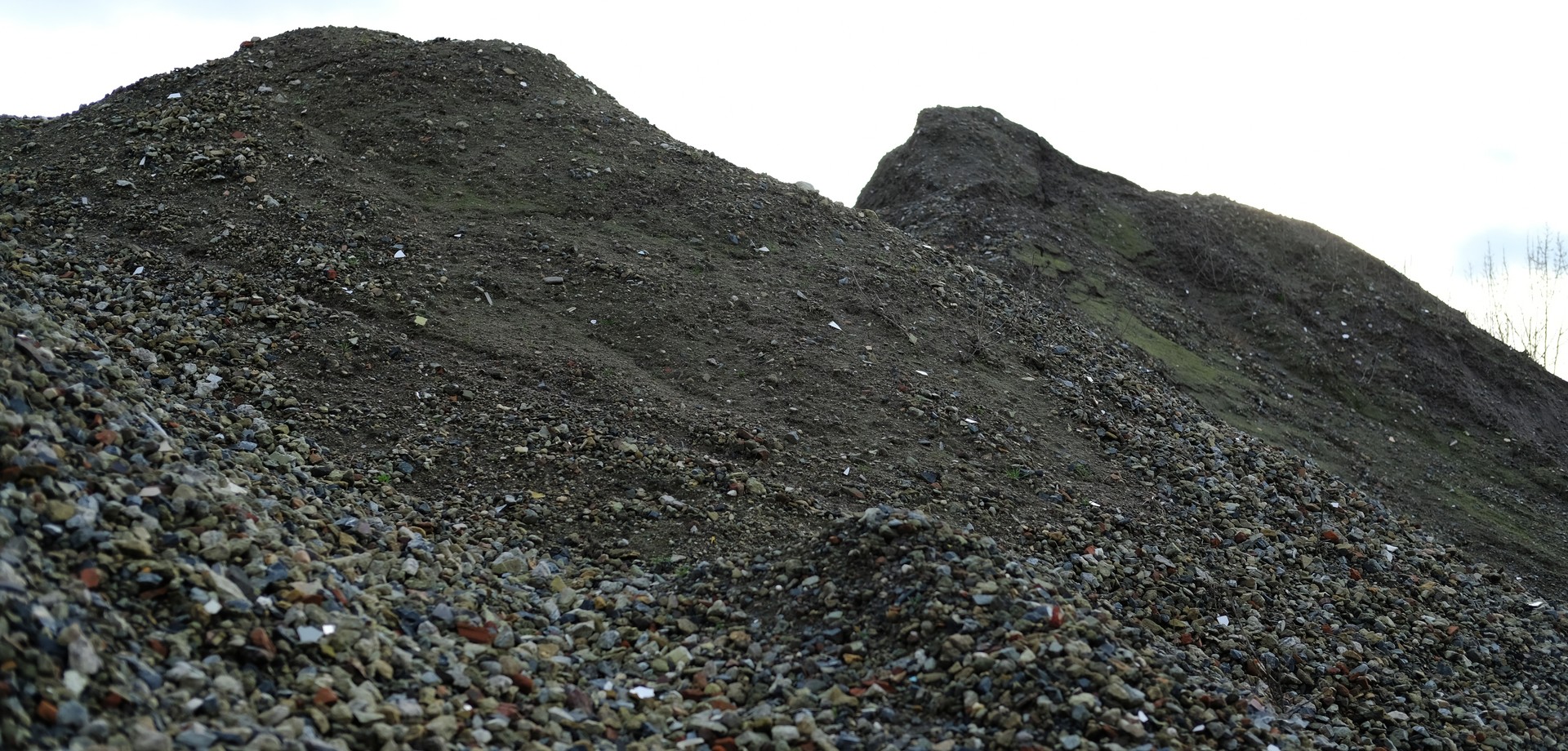 Das Foto zeigt Berge aus Bauschutt, die sich auf den Baustellen Münsters angesammelt haben.