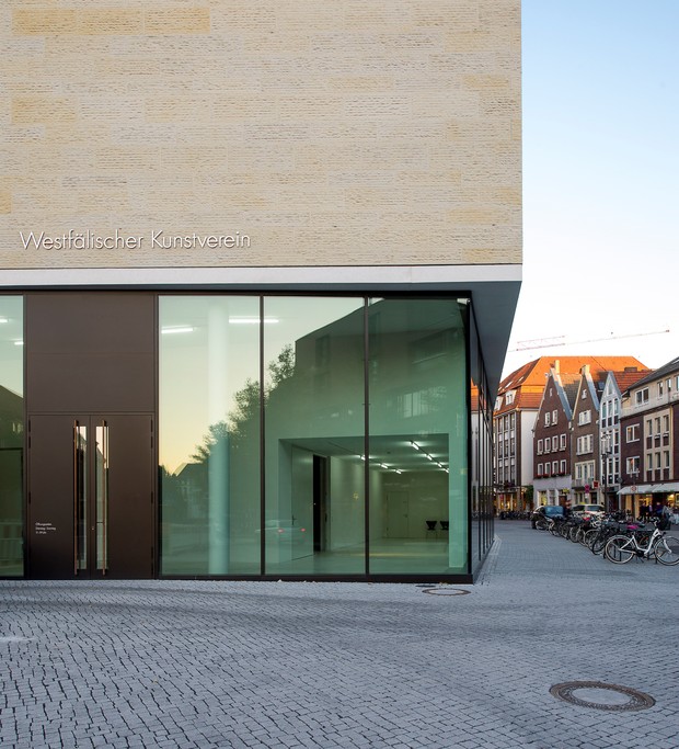Eine Außenansicht des Museumsgebäudes. Zu sehen sind die Ausstellungsräume des Westfälischen Kunstvereins