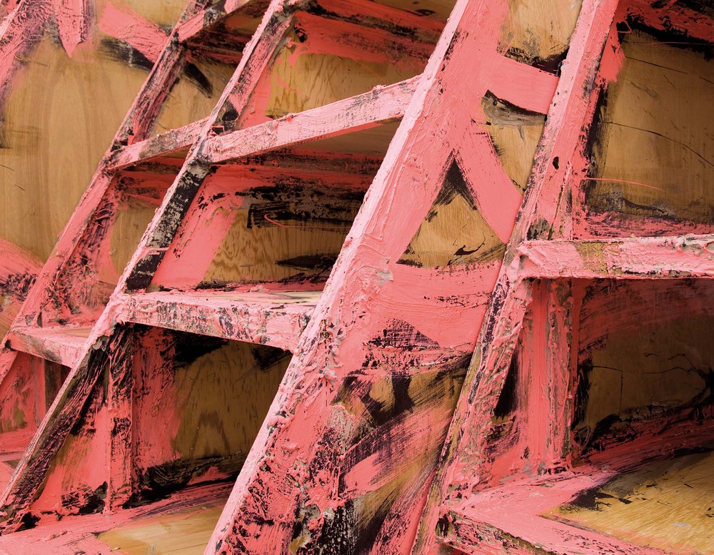 Auf dem Bild ist ein Detail des Kunstwerkes "STREET untitled: shelfstructure" zu sehen. LWL / Hanna Neander