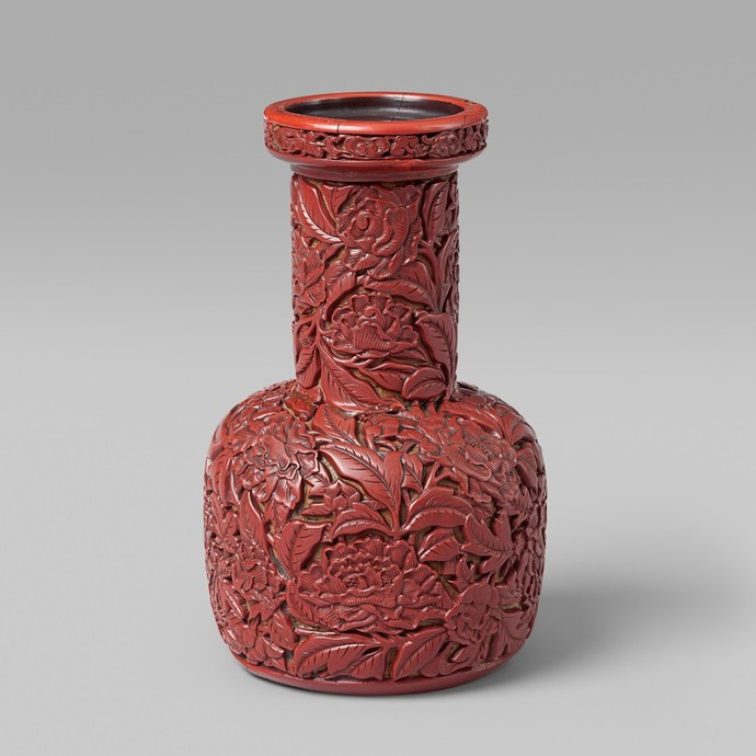 Vase, Roter Schnitzlack, China, 15. Jahrhundert (Enlarged picture view opens)