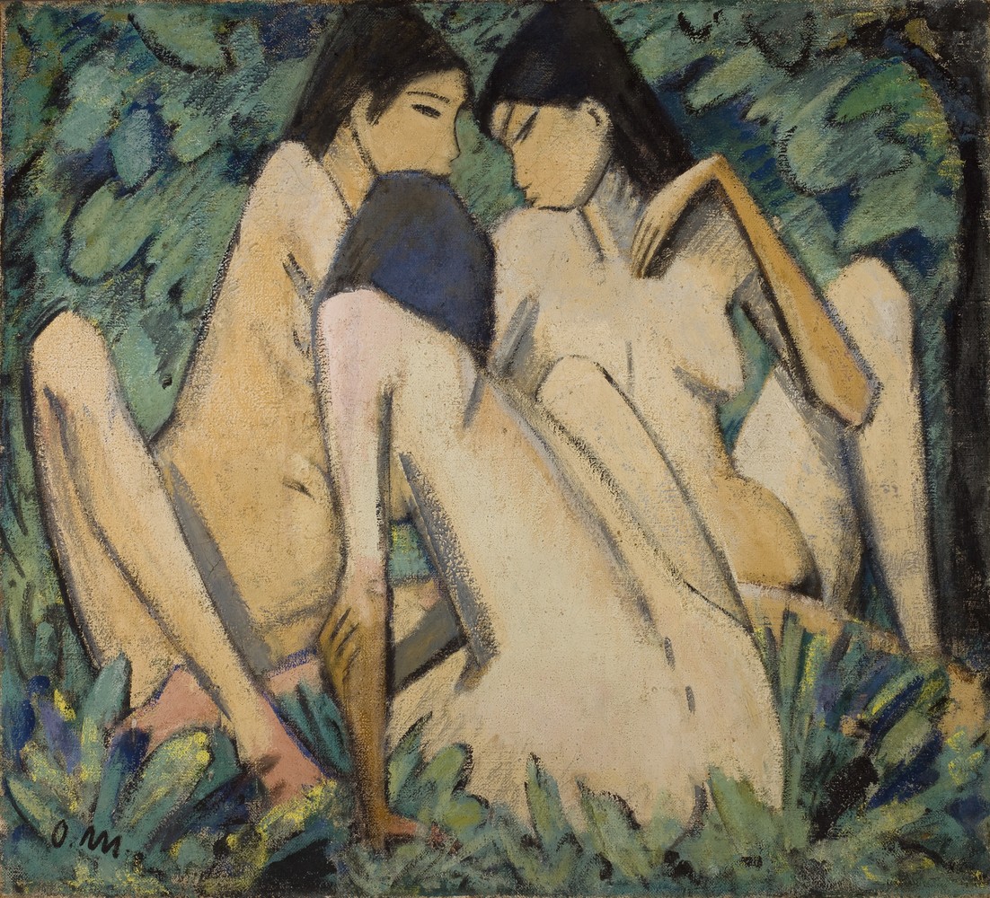 Drei Frauen sitzen unbekleidet auf einer Wiese