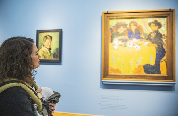 Eltern mit Kind in der Ausstellung Foto: LWL / Hanna Neander