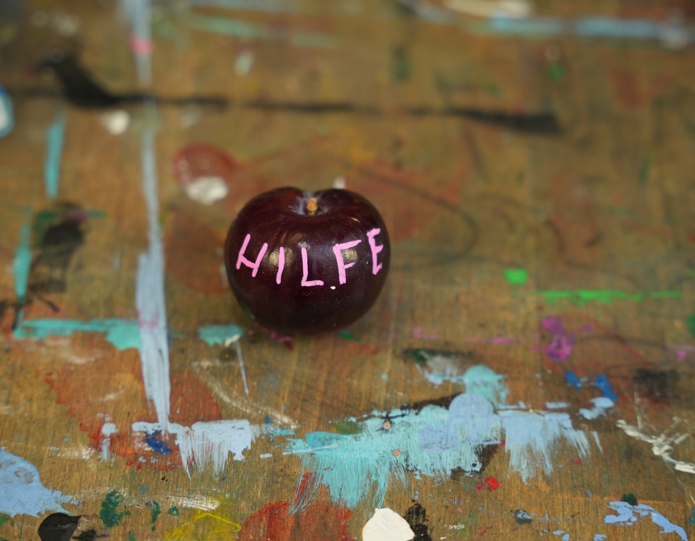 Beschriftete Pflaume