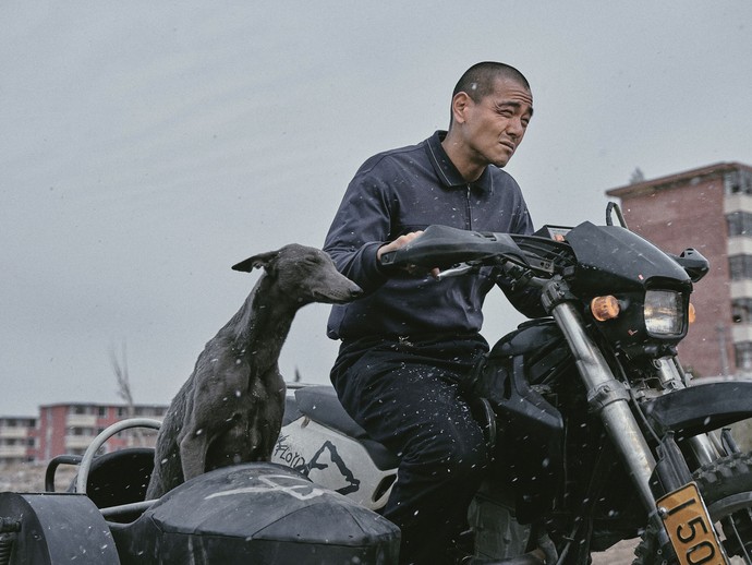 A scene from "Black Dog" (Enlarged picture view opens)