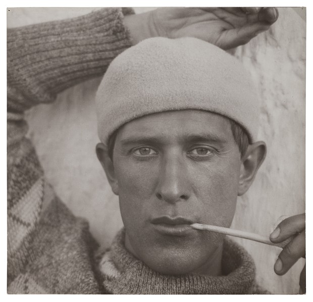 Sigmund Kretschmer mit Wollpullover und Mütze