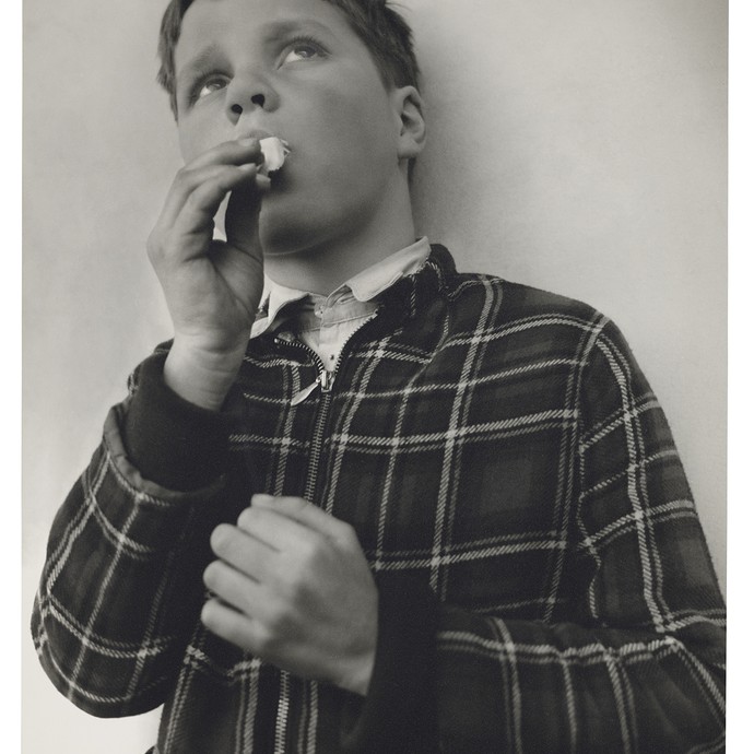Ein Junge isst ein Eis Foto LWL/Neander