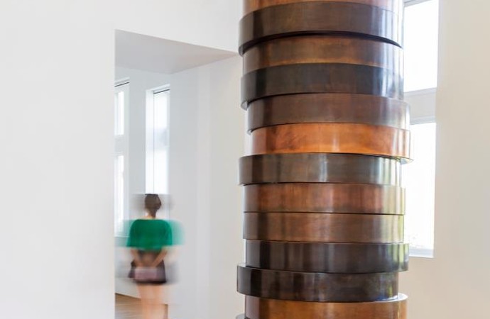 The sculpture "Coin Stack" by the artist Sean Scully. Photo: LWL/Neander